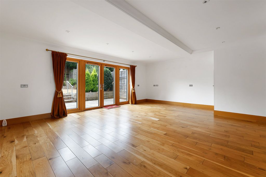 Property photo 2 of 17 Picture No. 05