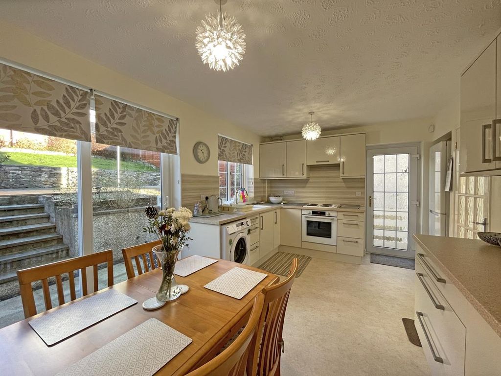 Property photo 3 of 21 Culver Close 24 - Kitchen Dining 3.Jpg