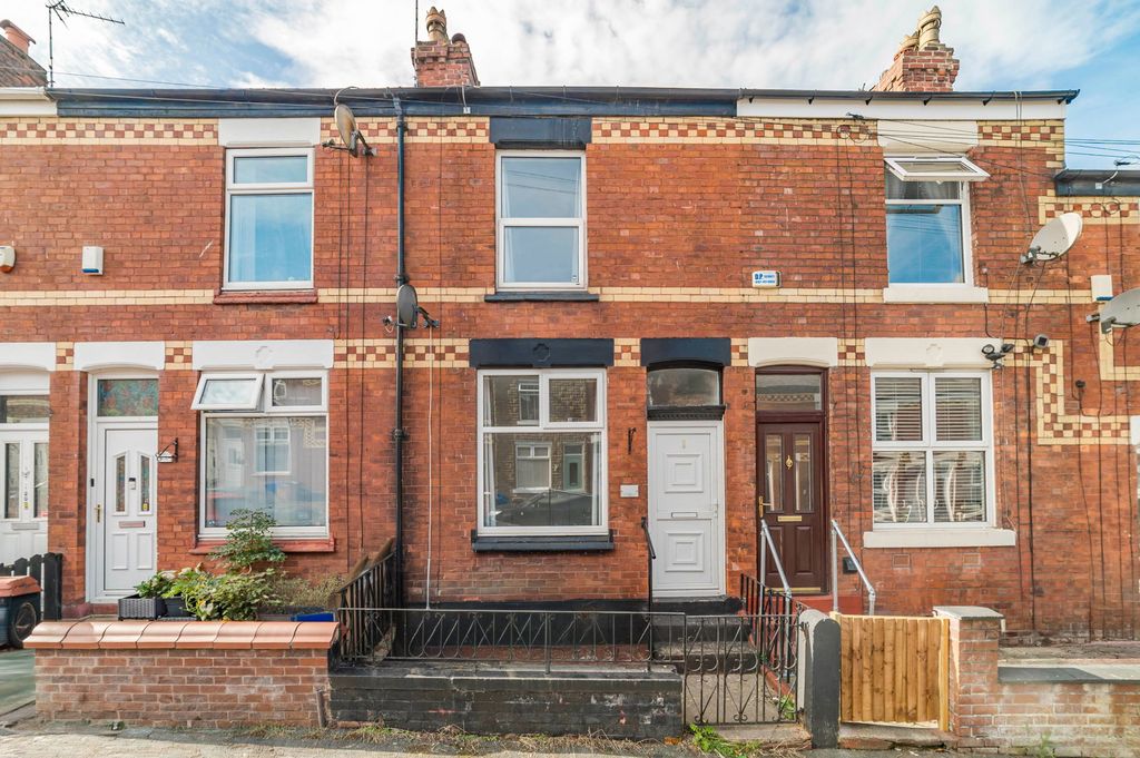 Property photo 1 of 12