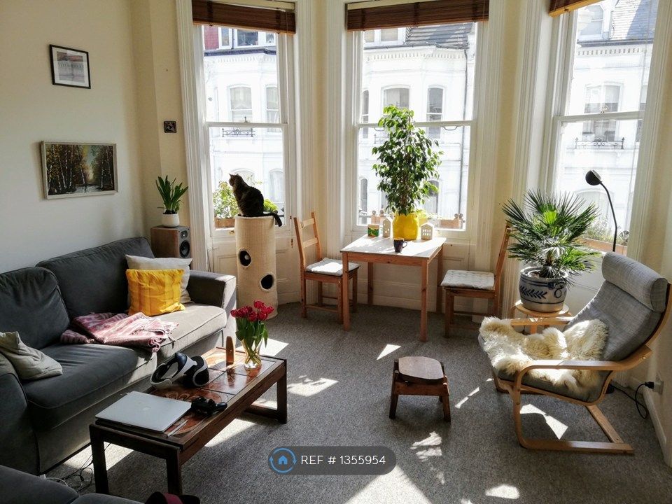 Property photo 1 of 6 Living Room