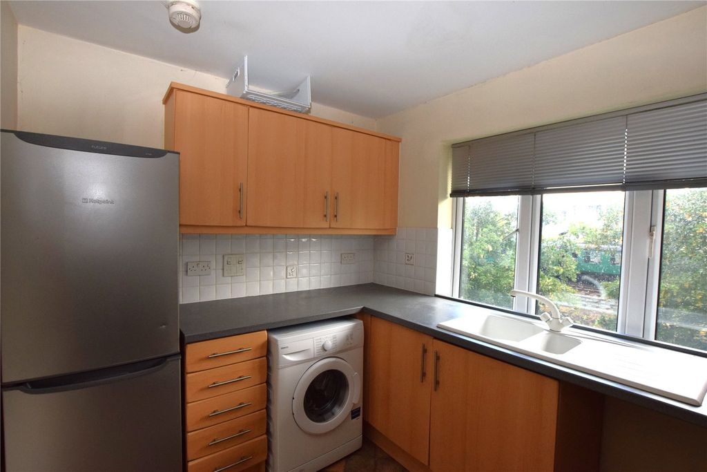 Property photo 3 of 9 Kitchen