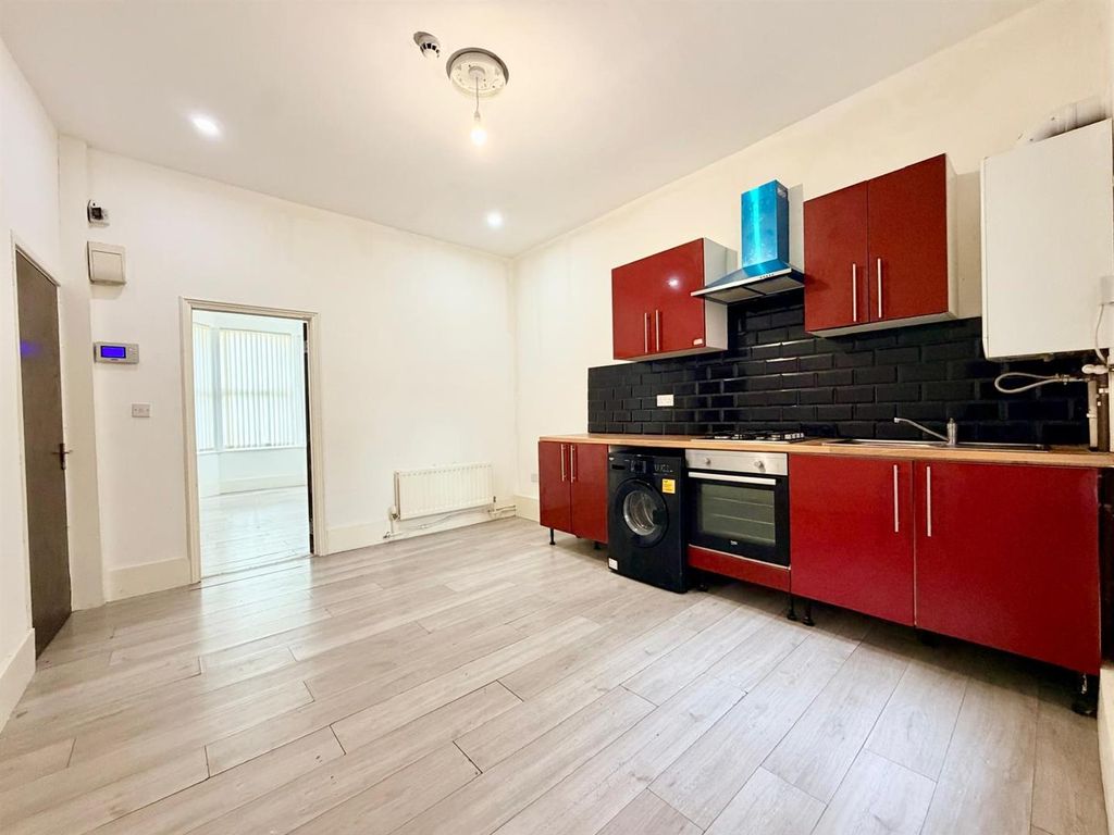 Property photo 2 of 7 Kitchen/Living