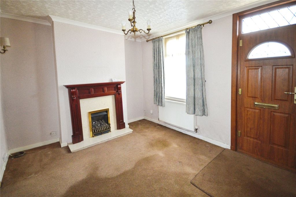 Property photo 3 of 13 Lounge