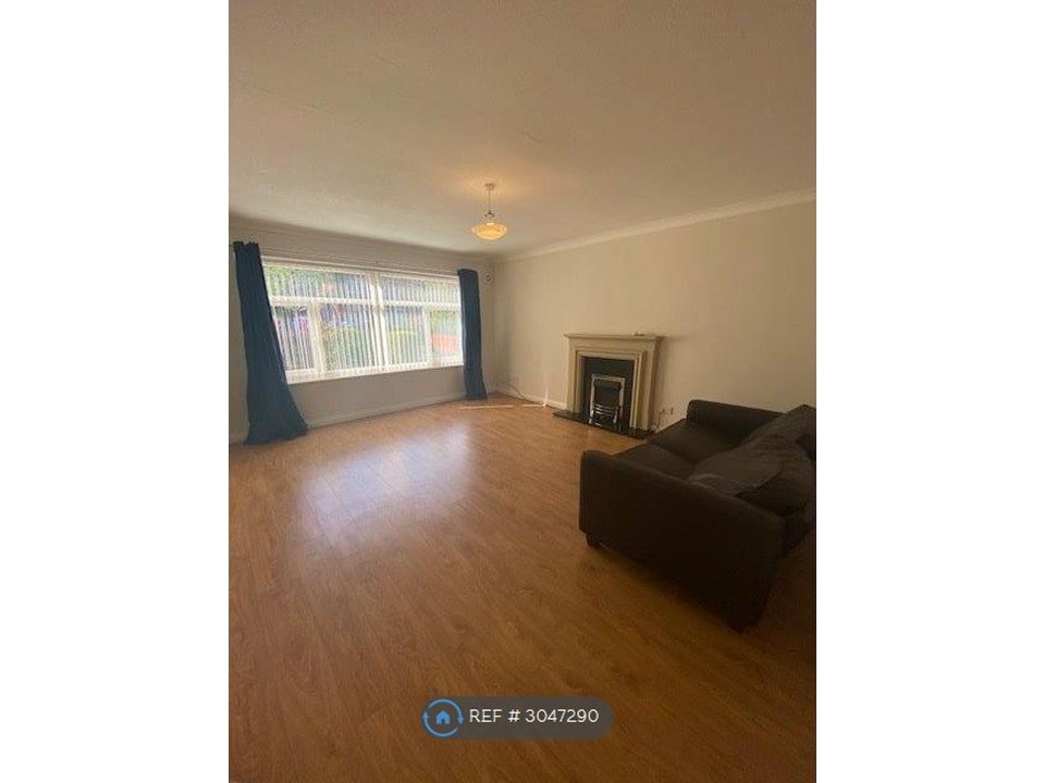 Property photo 3 of 8 Large Sunny Lounge