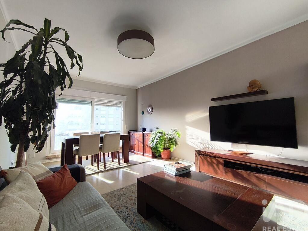Property photo 2 of 39