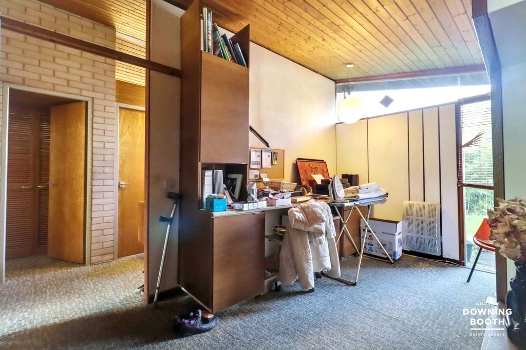 Property photo 2 of 27