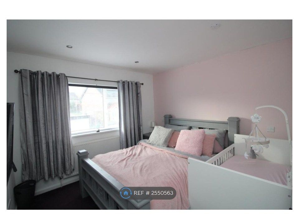 Property photo 3 of 9 Bedroom One