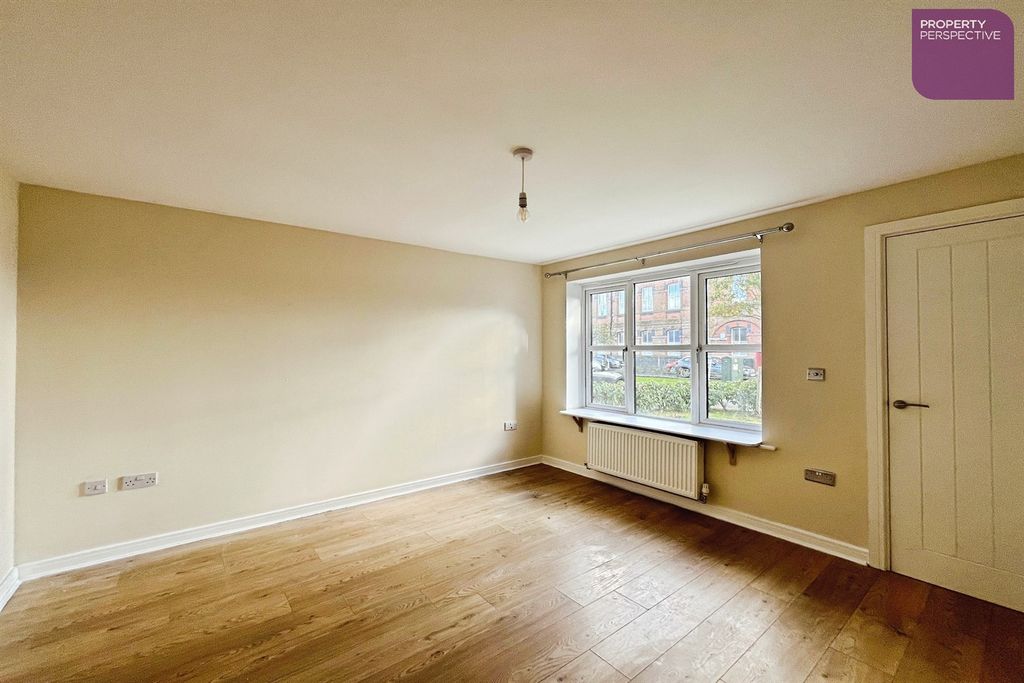 Property photo 3 of 19 Living Room