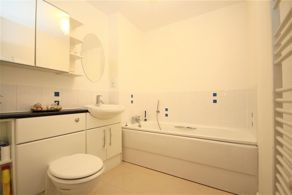 Property photo 2 of 18 Bath.Jpg