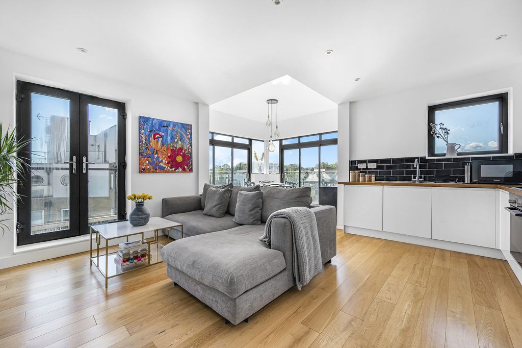 Property photo 3 of 13