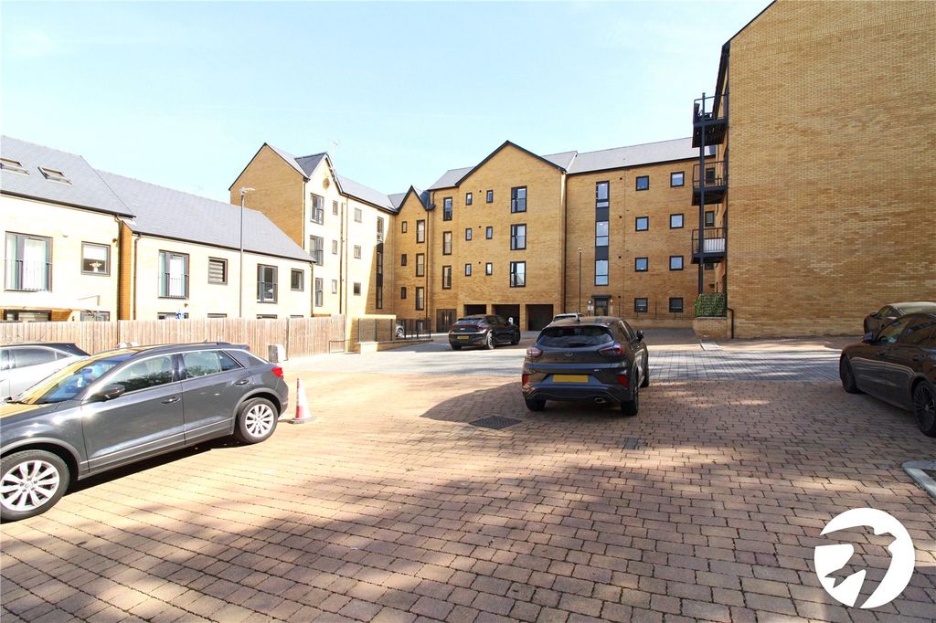 Property photo 1 of 18 External