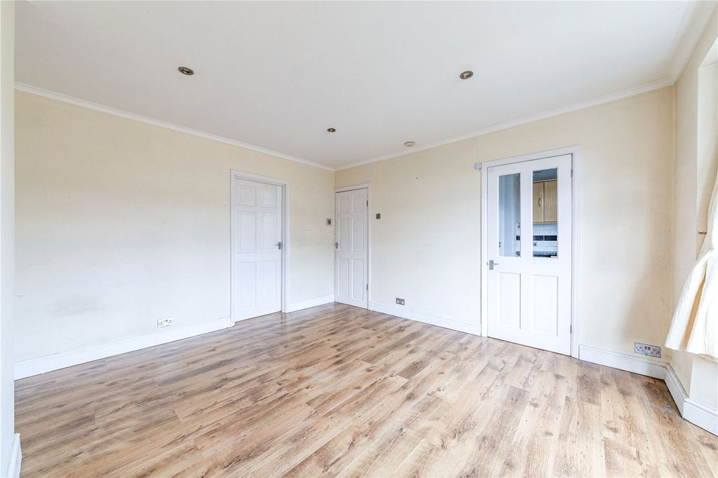Property photo 3 of 16 Sitting Room