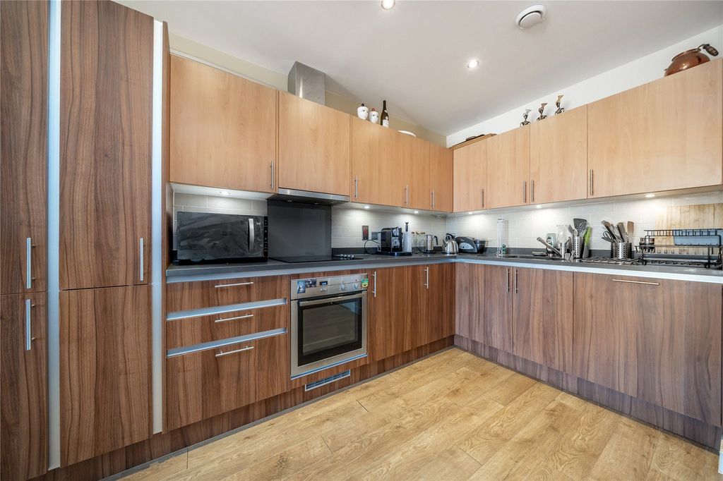 Property photo 3 of 5 Kitchen