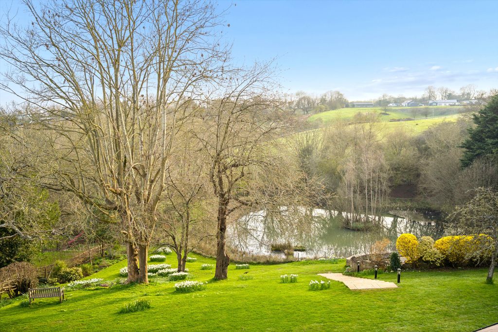 Property photo 2 of 32 Image