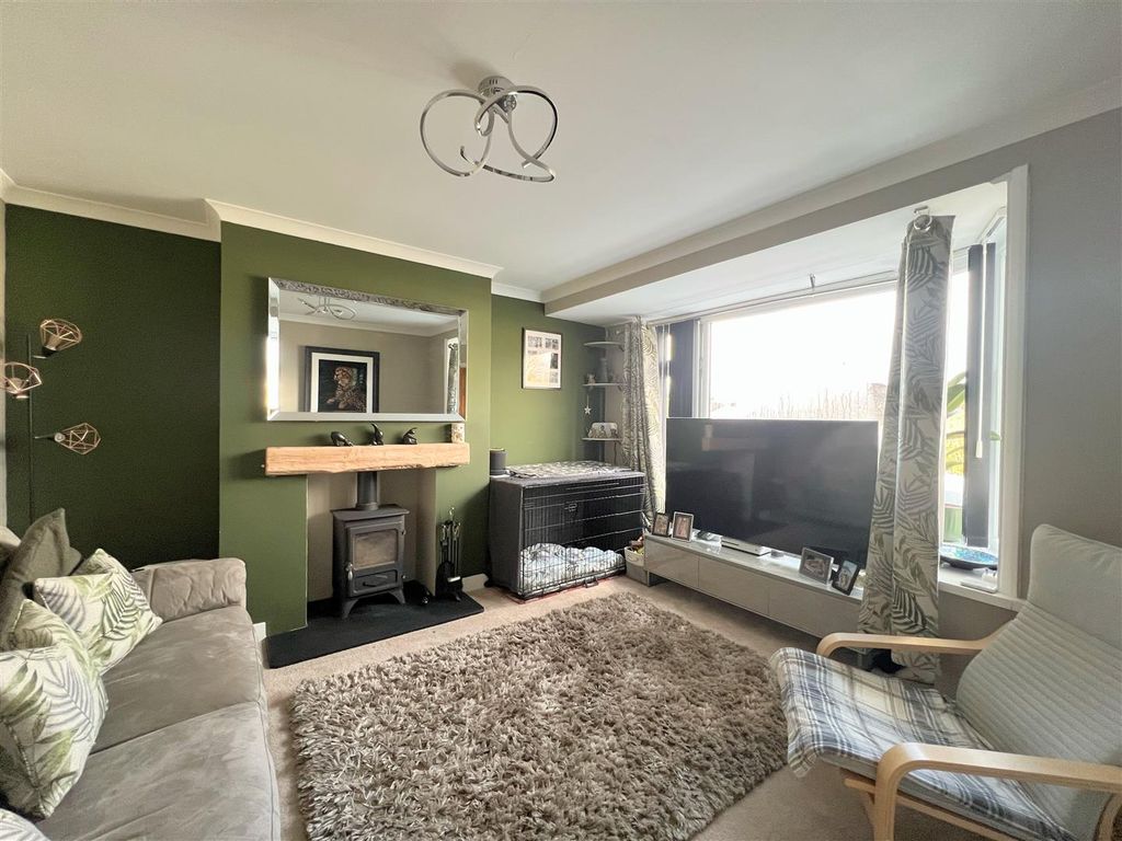 Property photo 2 of 15 Lounge