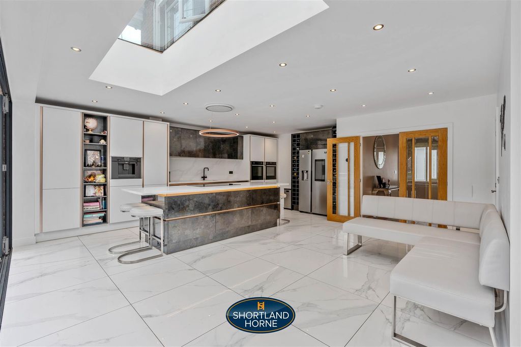 Property photo 2 of 52 9 Baginton Road Wm (41 Of 60).Jpg
