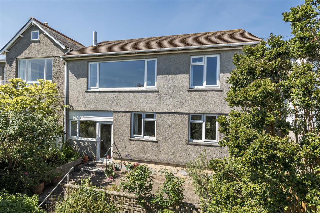 Property photo 2 of 18