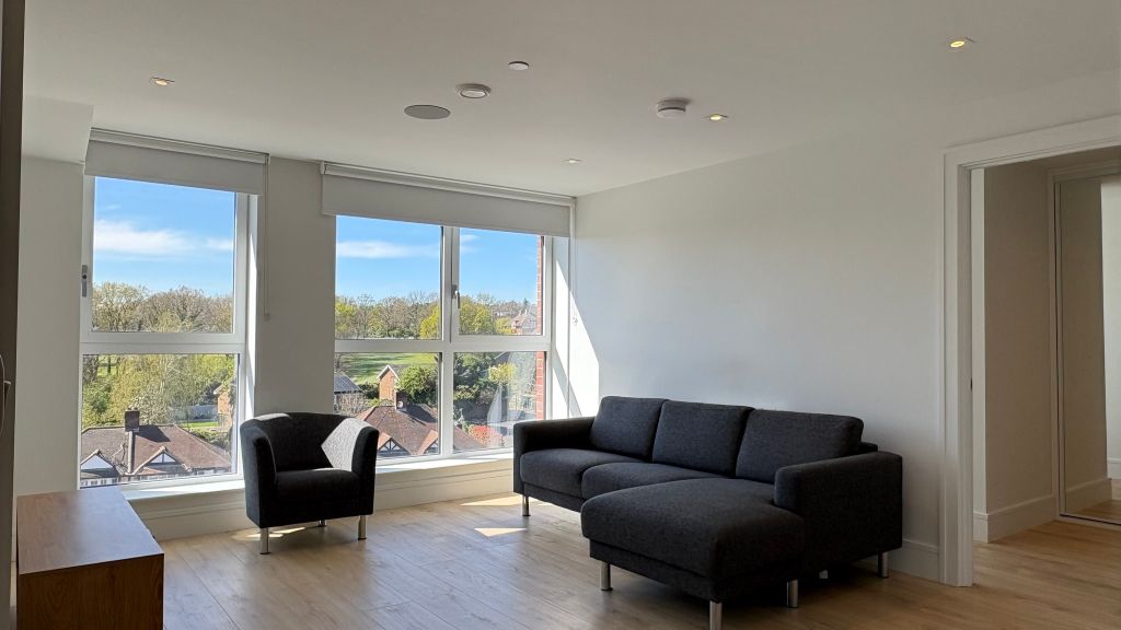 Property photo 1 of 17 Living Room