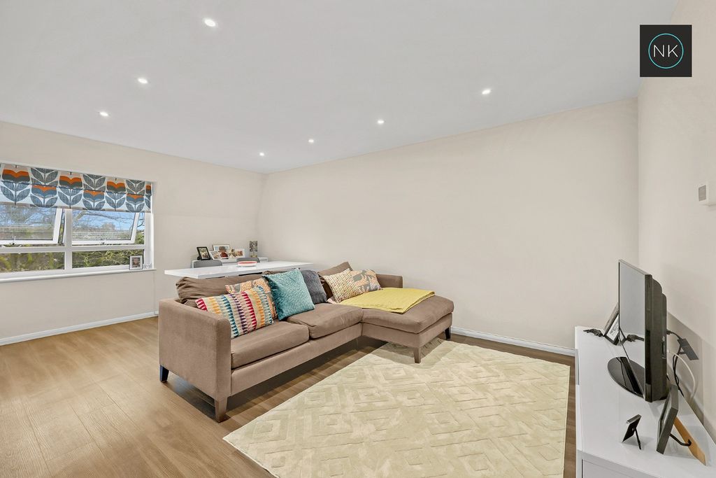 Property photo 2 of 19 4809106