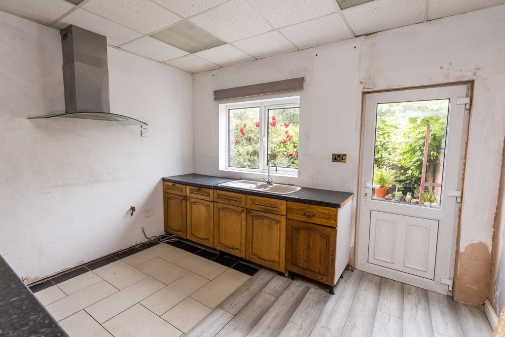 Additional image 8 of 6 bed terraced house for saleButterton Road, Rhyl LL18