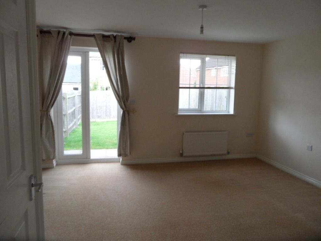 Property photo 3 of 10 Lounge
