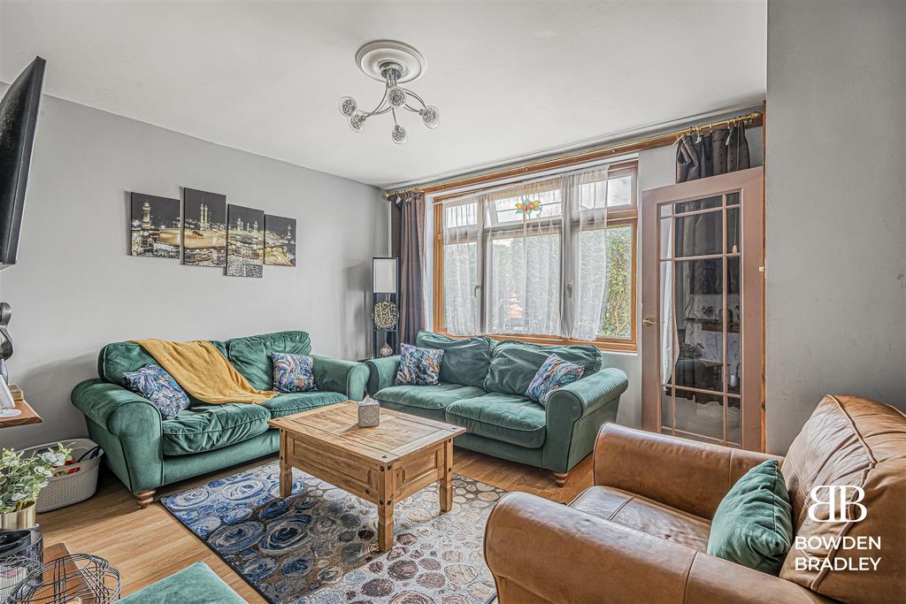 Property photo 1 of 13 Living Room