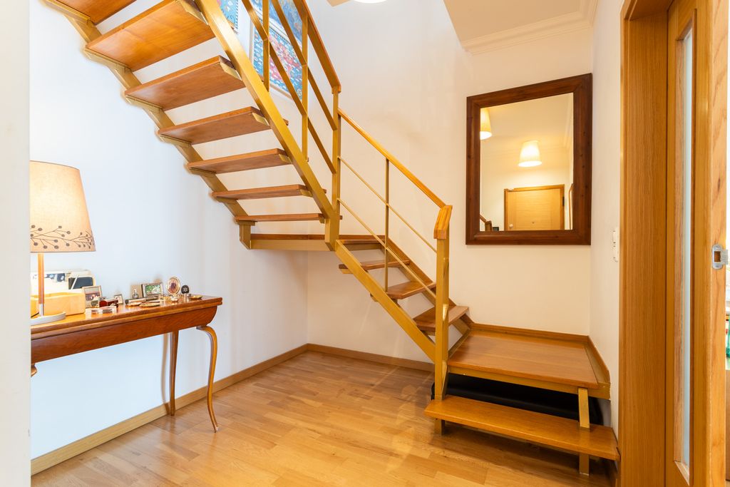Property photo 2 of 48