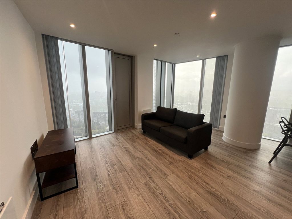 Property photo 1 of 18 Living Room