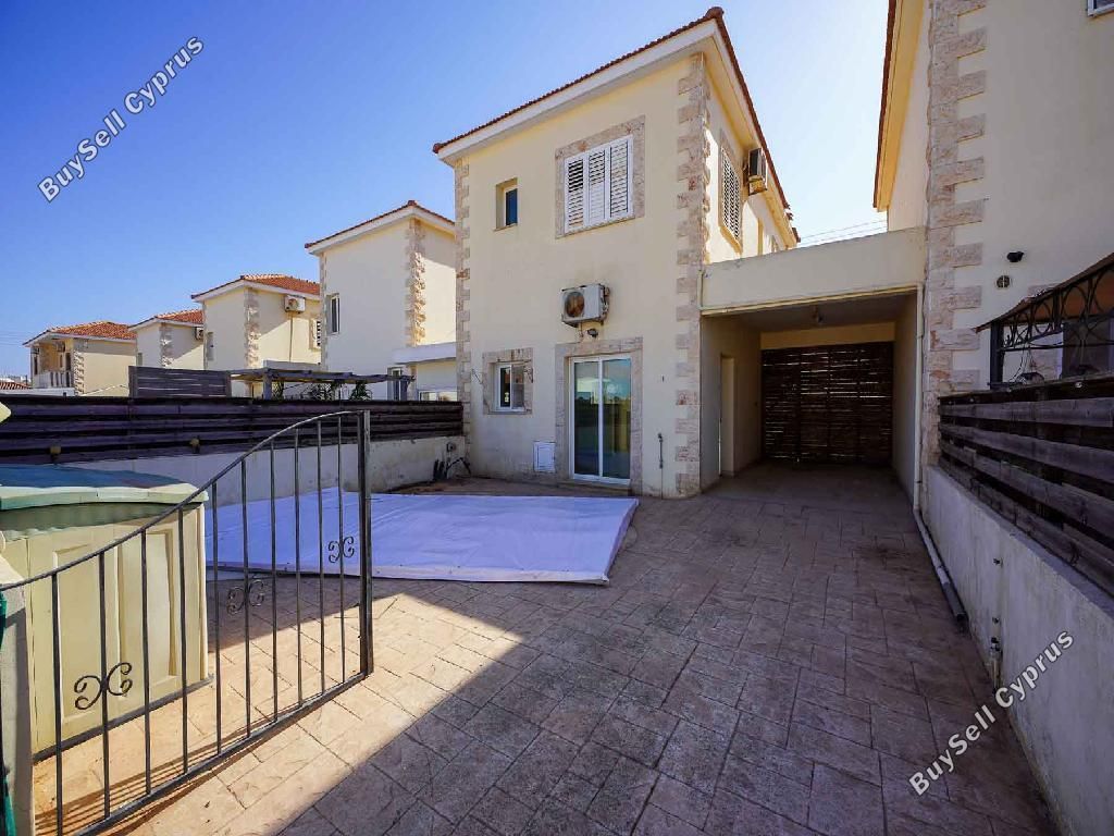 Property photo 2 of 22