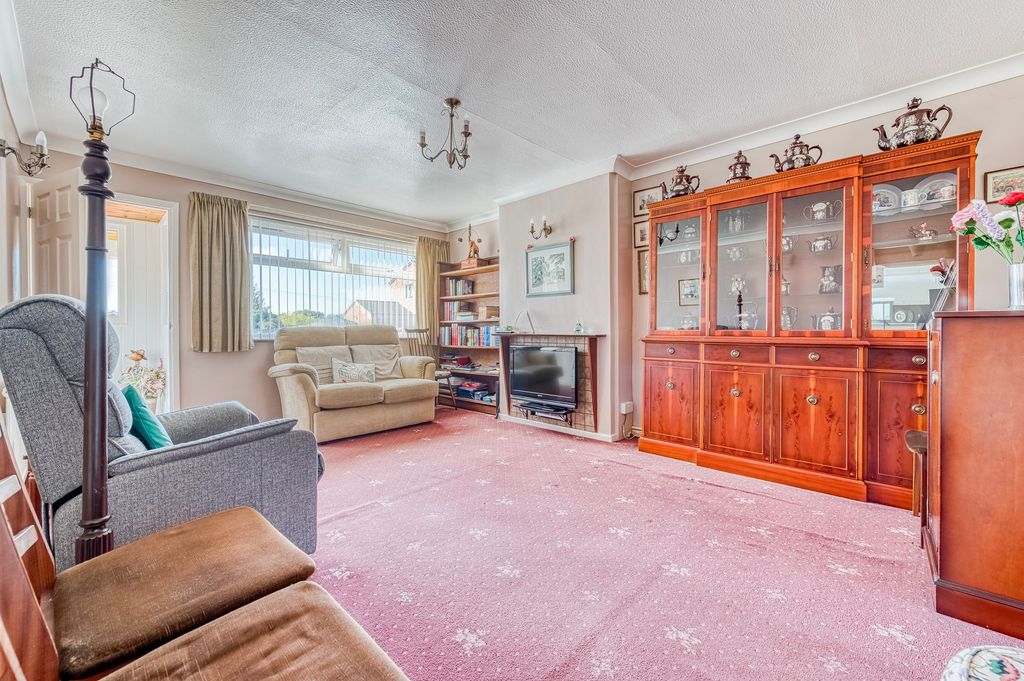 Property photo 2 of 17