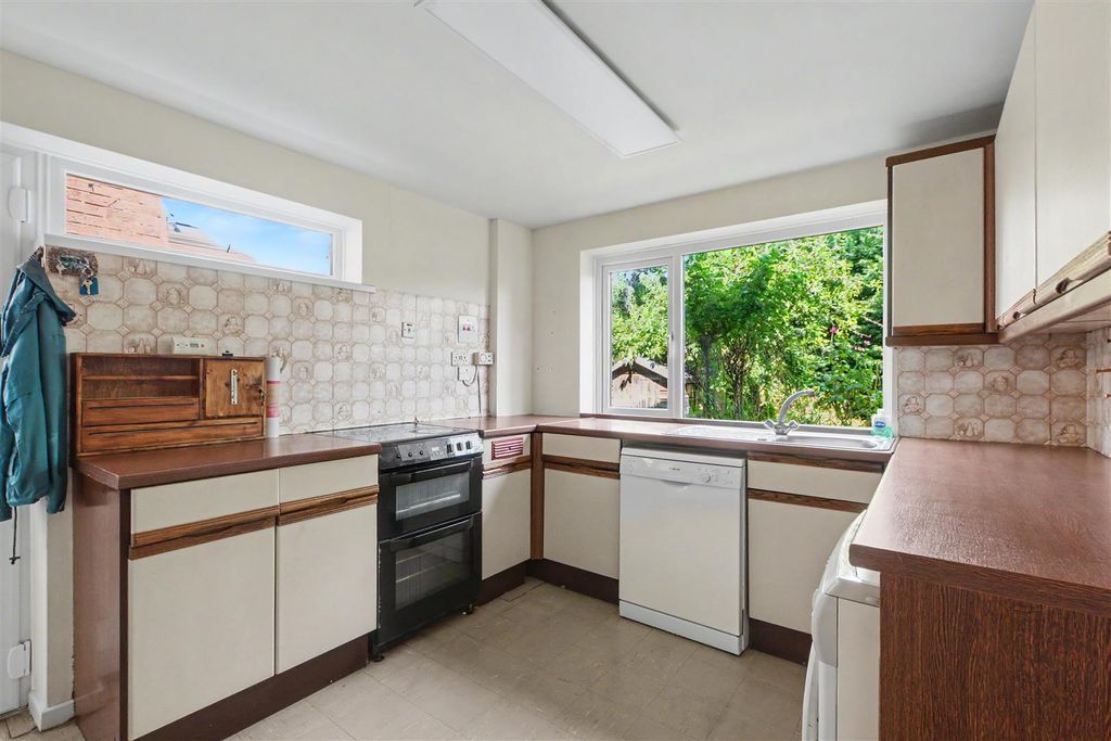 Property photo 3 of 19 Kitchen