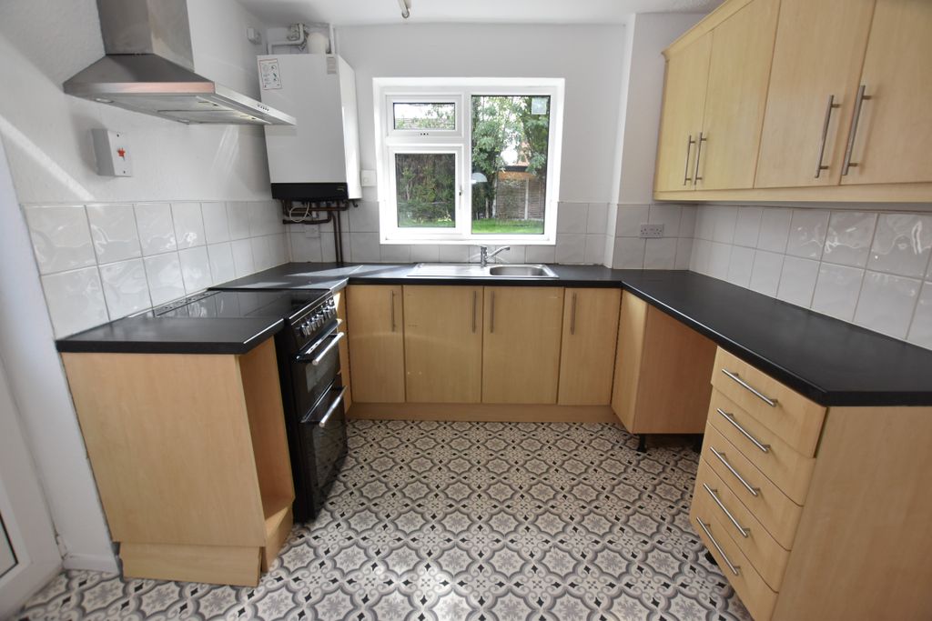 Property photo 3 of 19 Kitchen 1