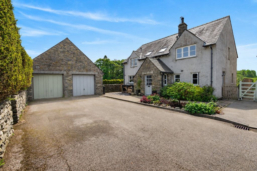 Property photo 1 of 35