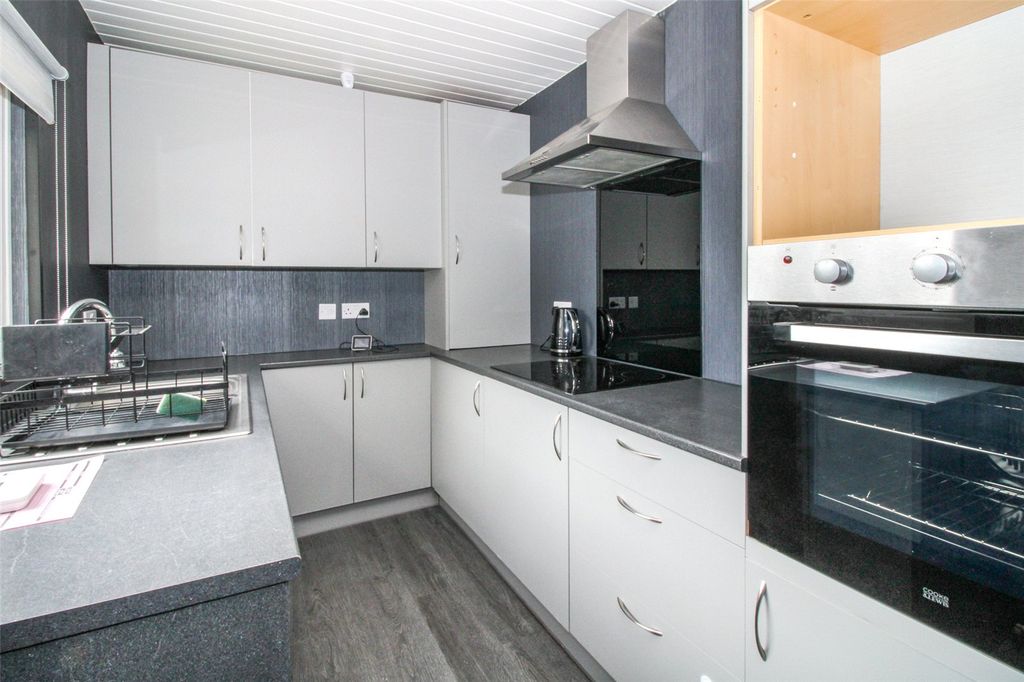 Property photo 3 of 12 Picture 3