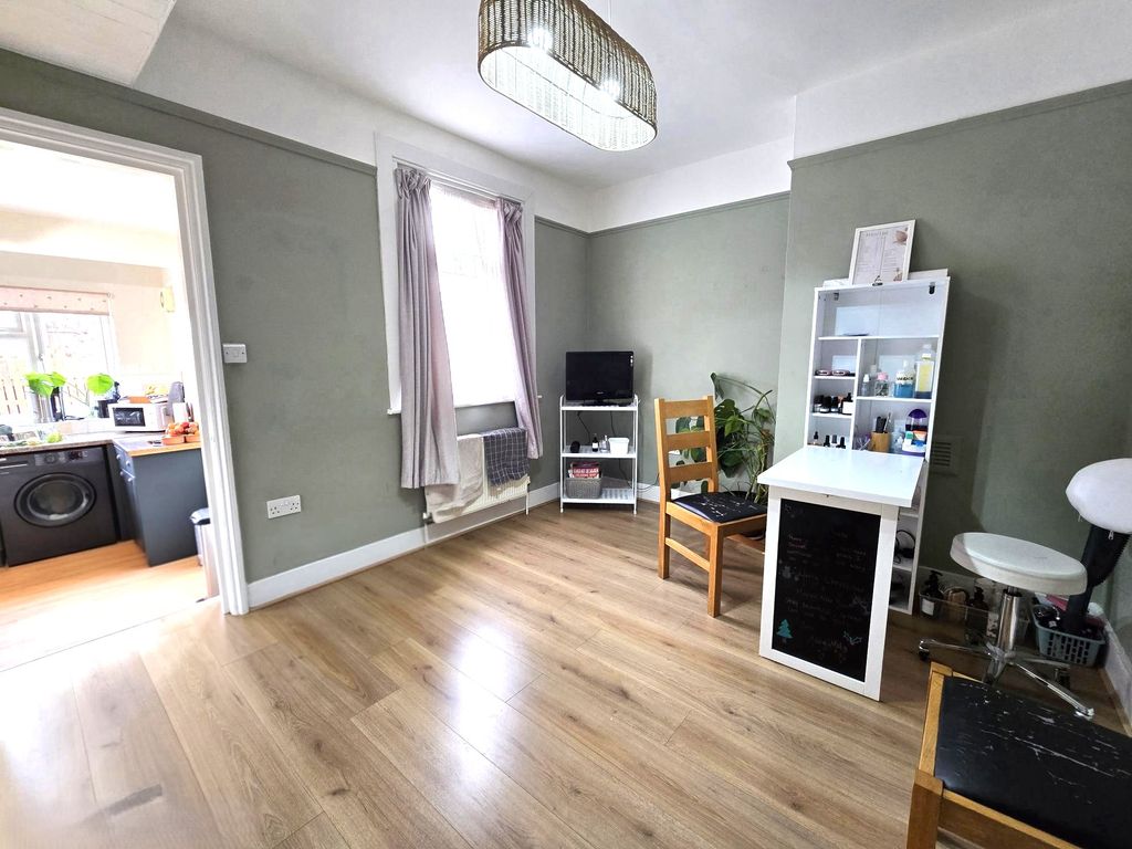 Property photo 3 of 11 Image