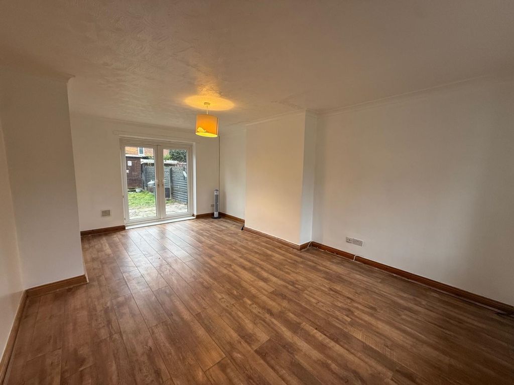 Property photo 2 of 13 Img-20251126-Wa0034