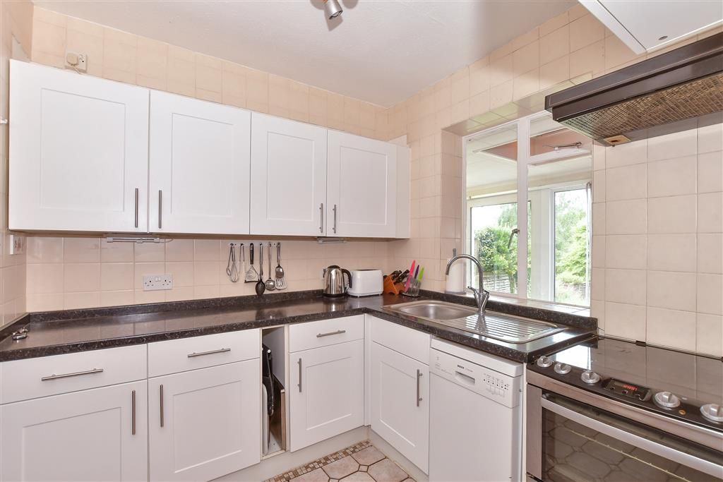 Property photo 2 of 10 Kitchen