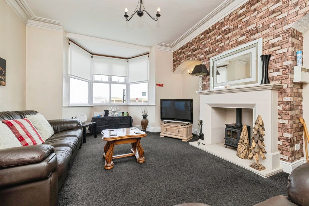 Property photo 3 of 33