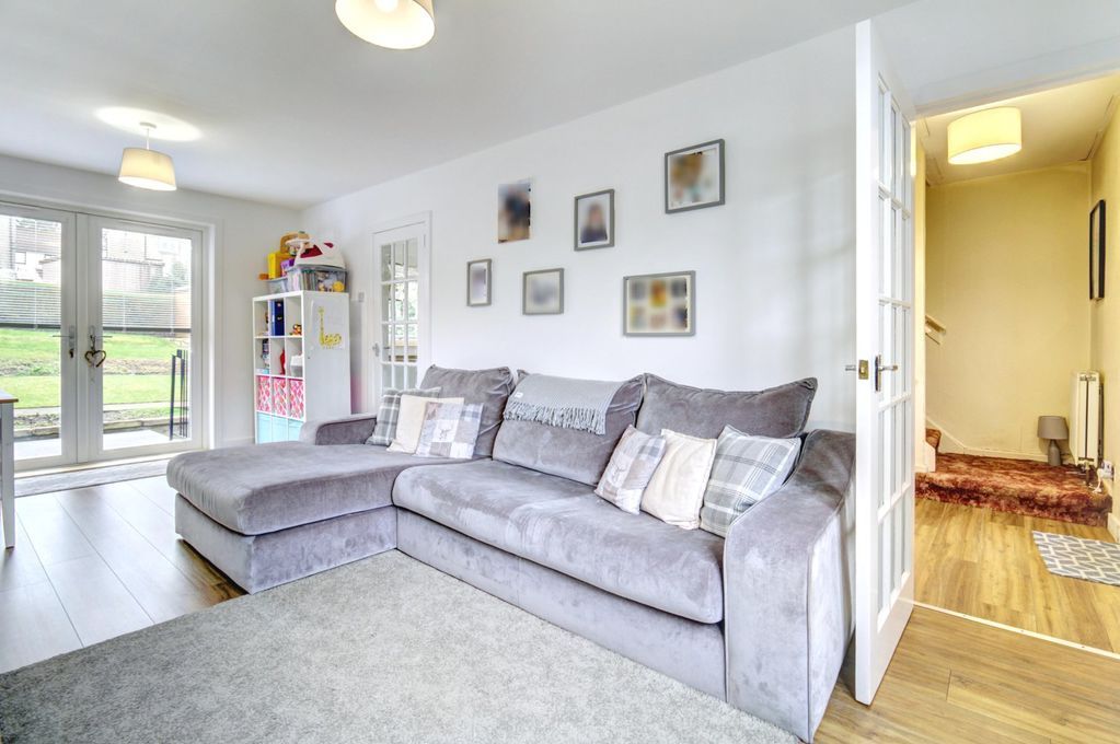 Property photo 3 of 20 Lounge