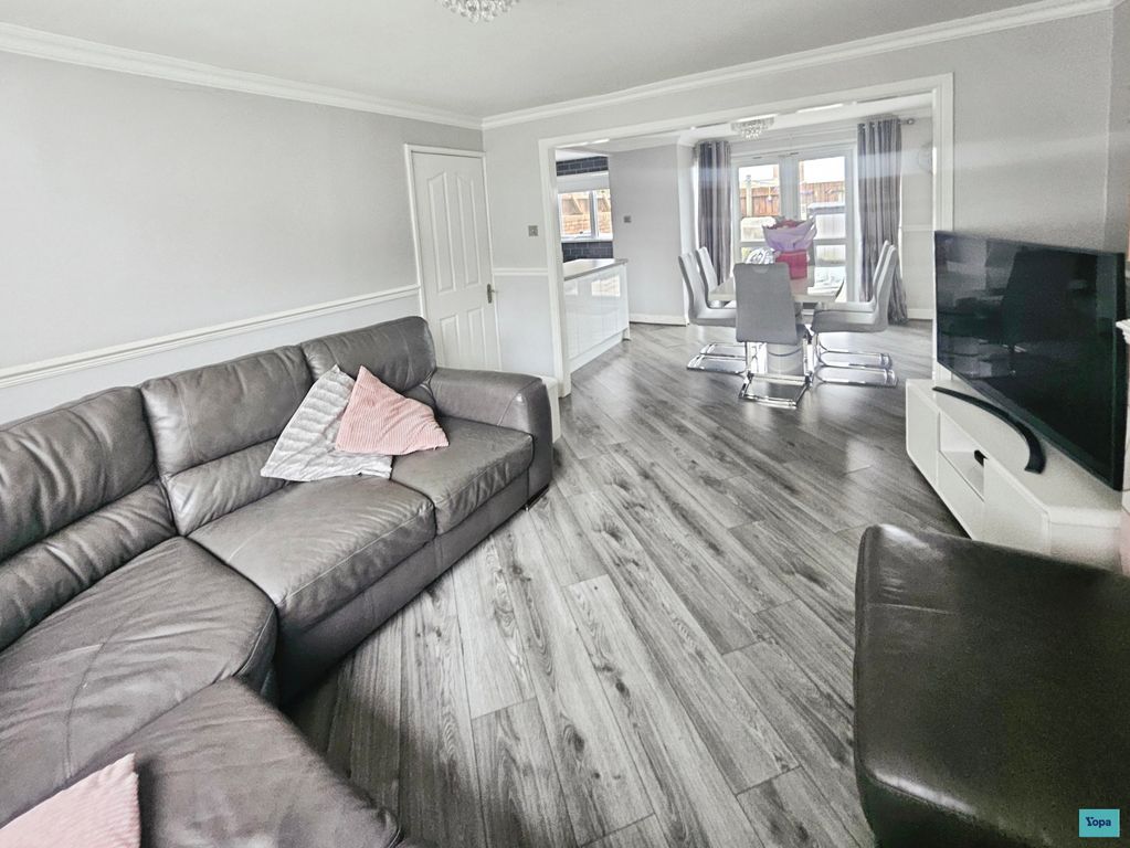 Property photo 3 of 14 Lounge