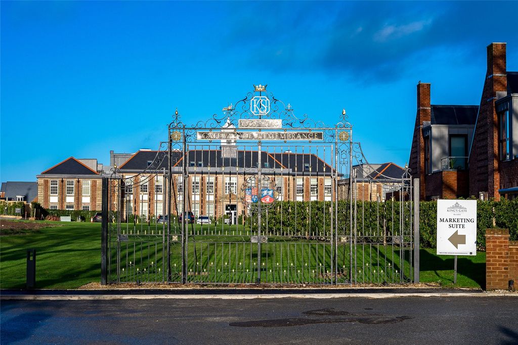 Property photo 1 of 16 Estate Grounds