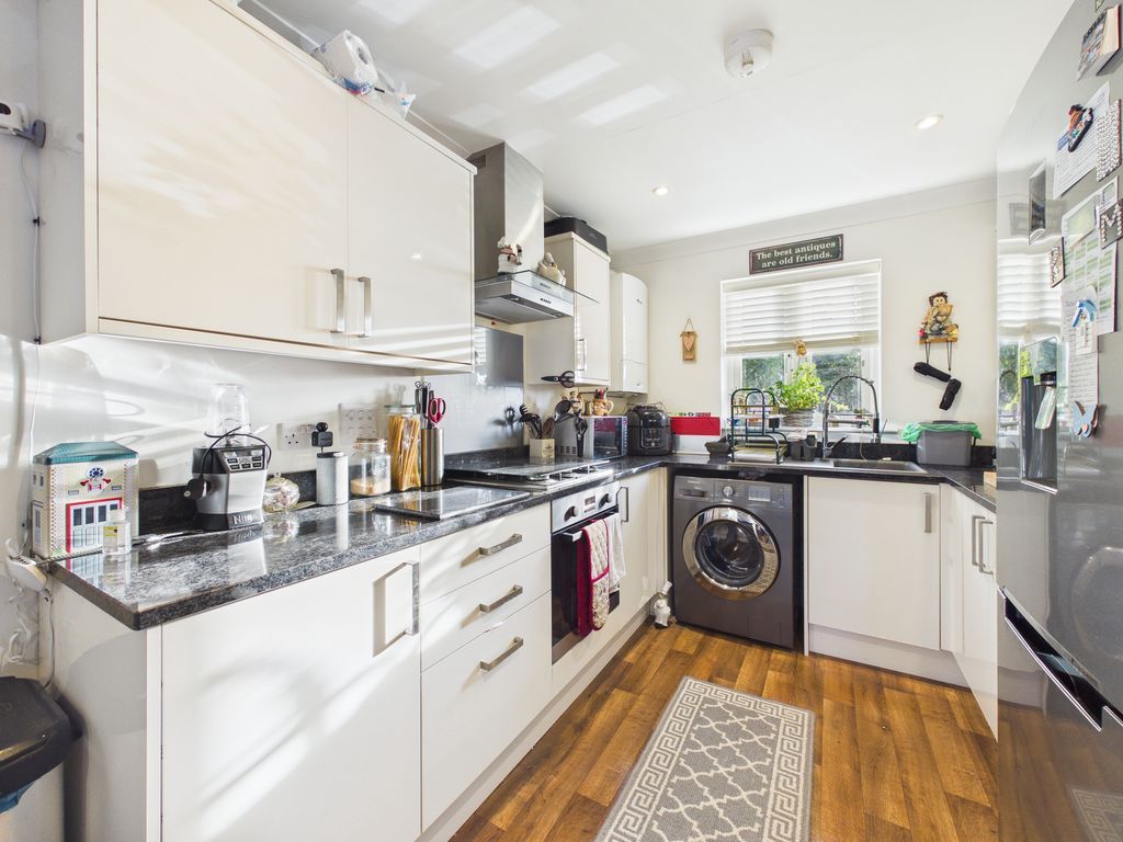 Property photo 2 of 9 Kitchen