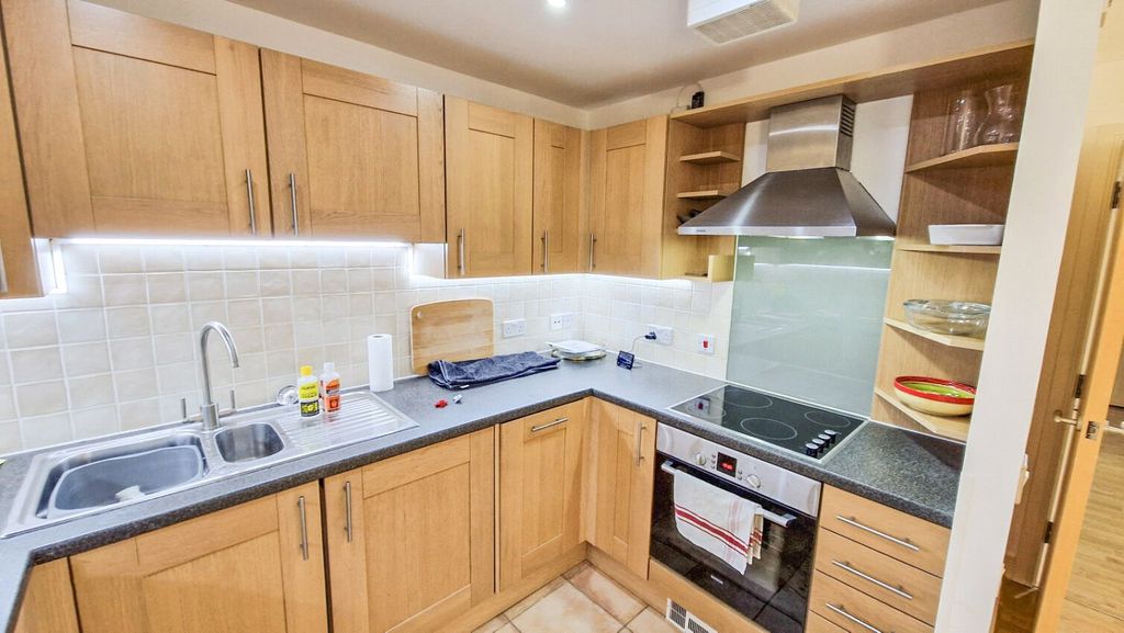 Property photo 3 of 11 Kitchen