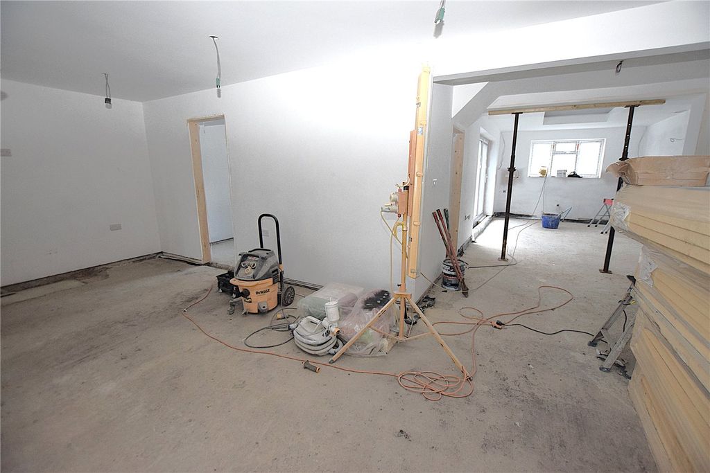 Property photo 2 of 7 Picture No. 14