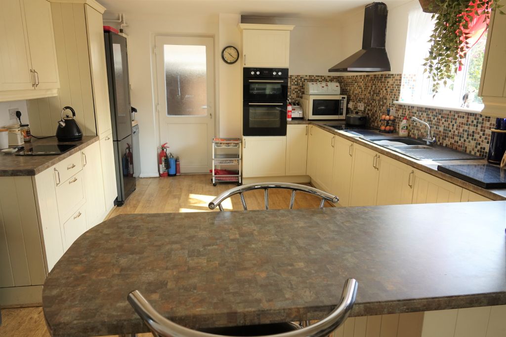 Property photo 3 of 15 Kitchen