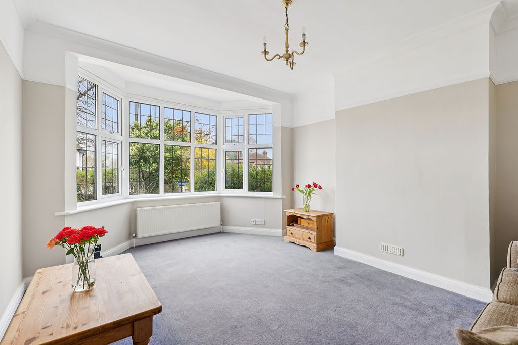 Property photo 2 of 15 Lounge