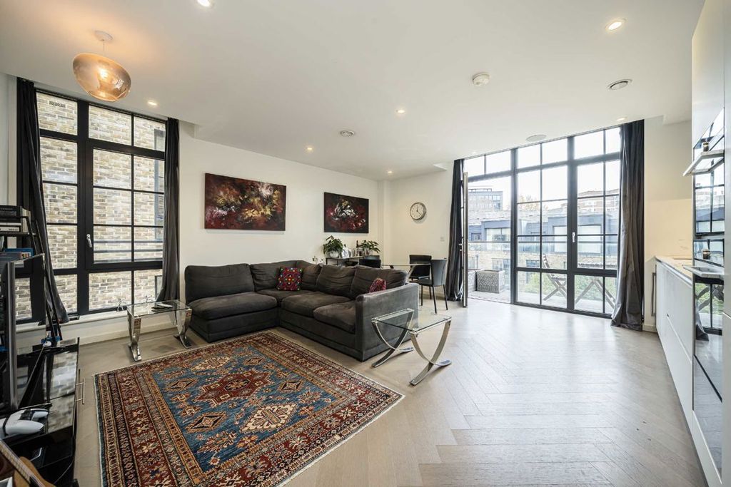 Property photo 2 of 17