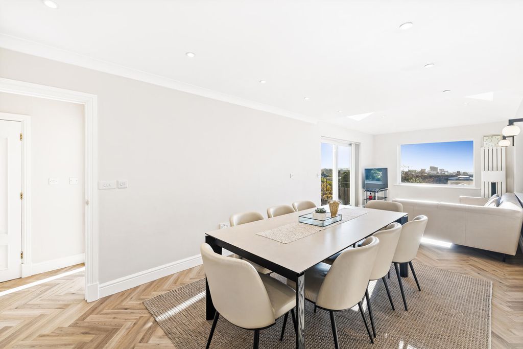 Property photo 3 of 23 Dining Room