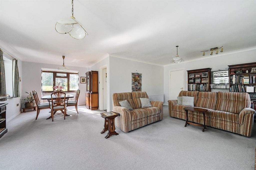 Property photo 3 of 15 Sitting/Dining Room