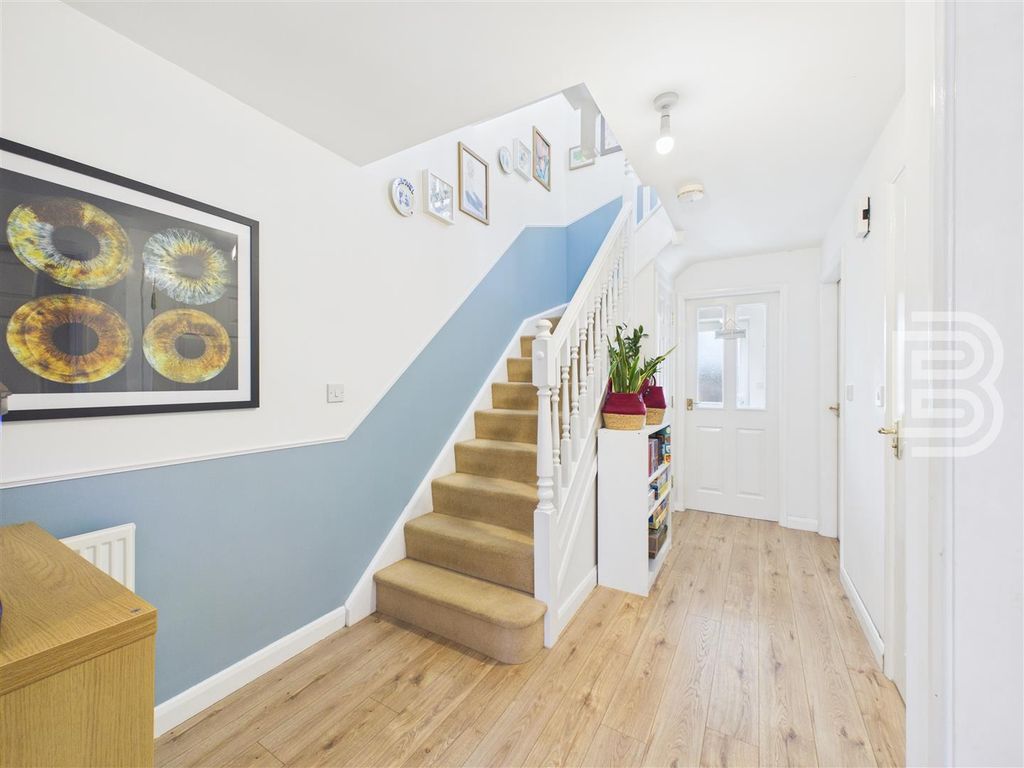 Property photo 3 of 20 Entrance Hall.Jpg